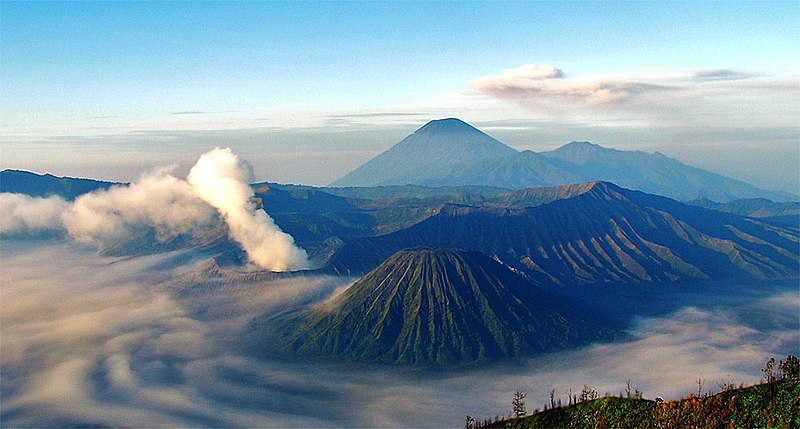 Kỳ vĩ núi lửa Bromo ở phía đông đảo Java Indonesia 2