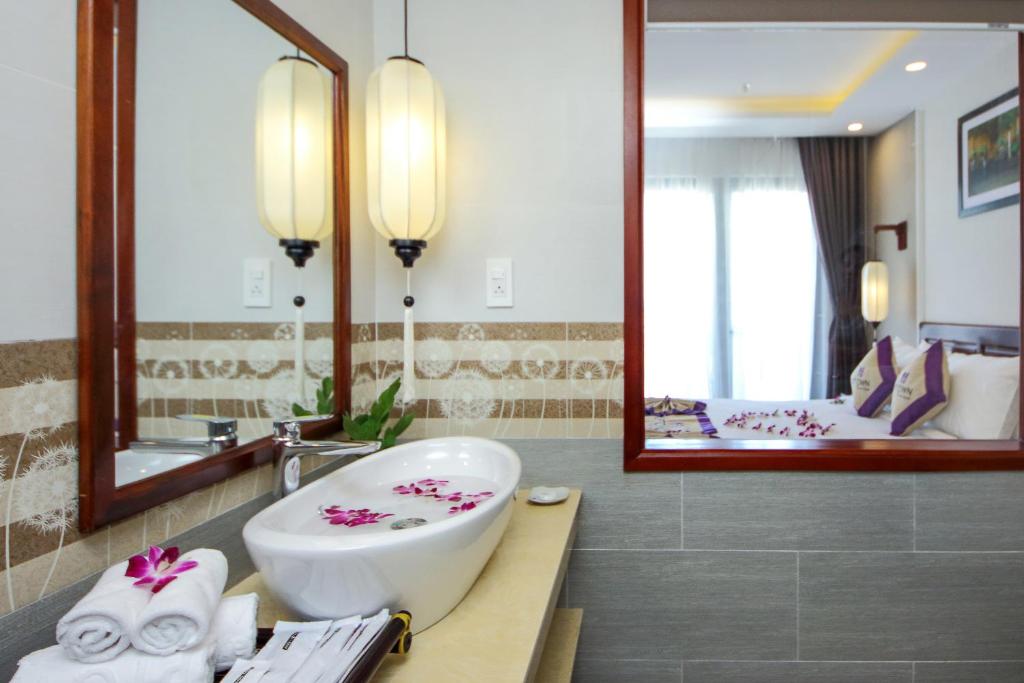 Uptown Hoi An Hotel - Sở hữu hồ bơi tuyệt đẹp trên sân thượng khiến bạn phải choáng ngợp 14