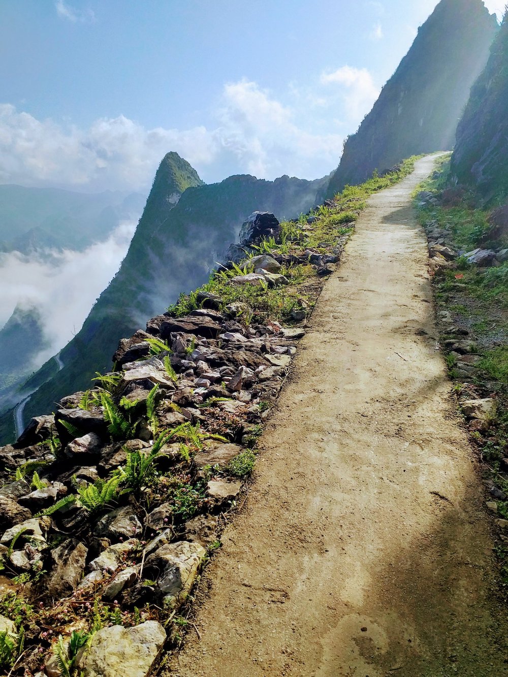 Vách đá thần Hà Giang - Từ A đến Z trải nghiệm trekking hiểm trở 4
