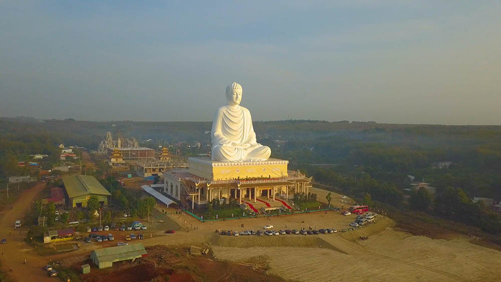 Vãn cảnh Chùa Phật Quốc Vạn Thành với tượng Phật cao 73m đầy ấn tượng 2