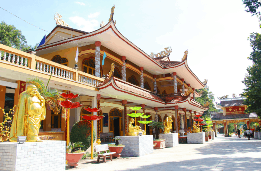 Vãn cảnh Chùa Thái Sơn núi Cậu với kiến trúc phương Đông đặc sắc 3