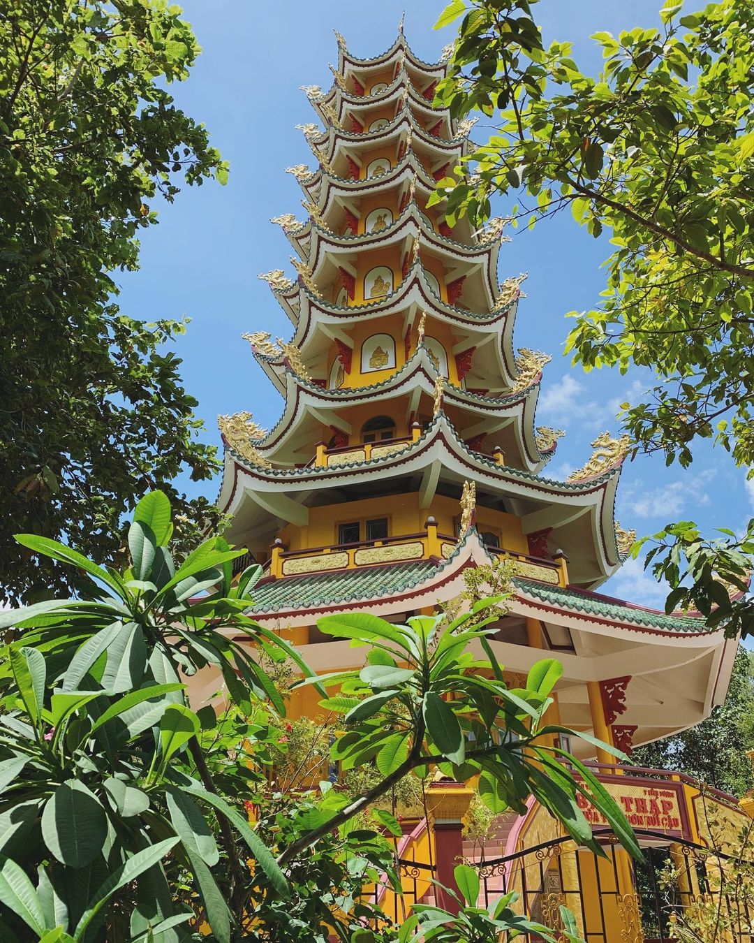 Vãn cảnh Chùa Thái Sơn núi Cậu với kiến trúc phương Đông đặc sắc 7