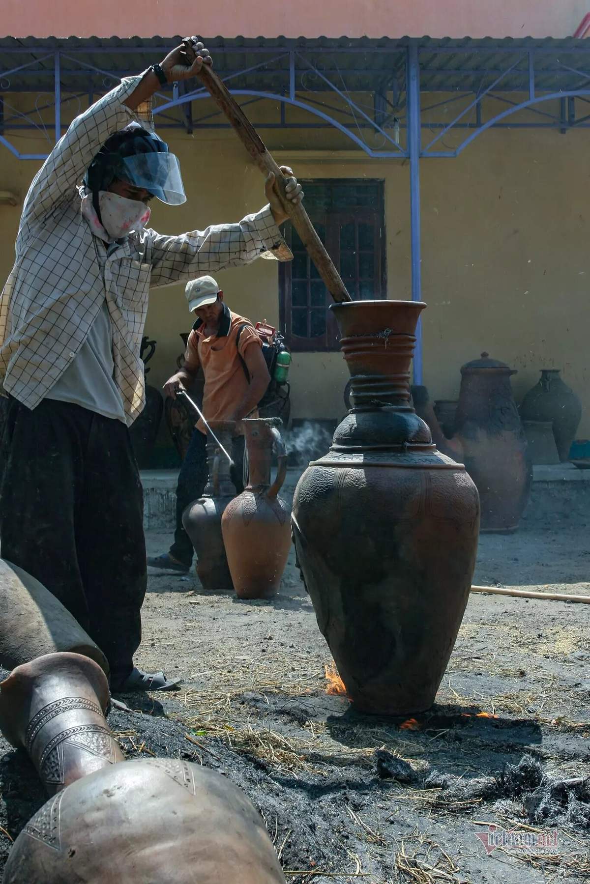 Về Làng gốm Bàu Trúc khám phá nghệ thuật làm gốm không cần bàn xoay 7