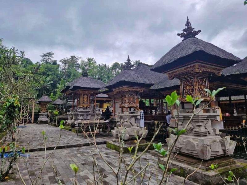 Viếng đền Tirta Empul với suối nước thánh linh thiêng nhất Bali 5