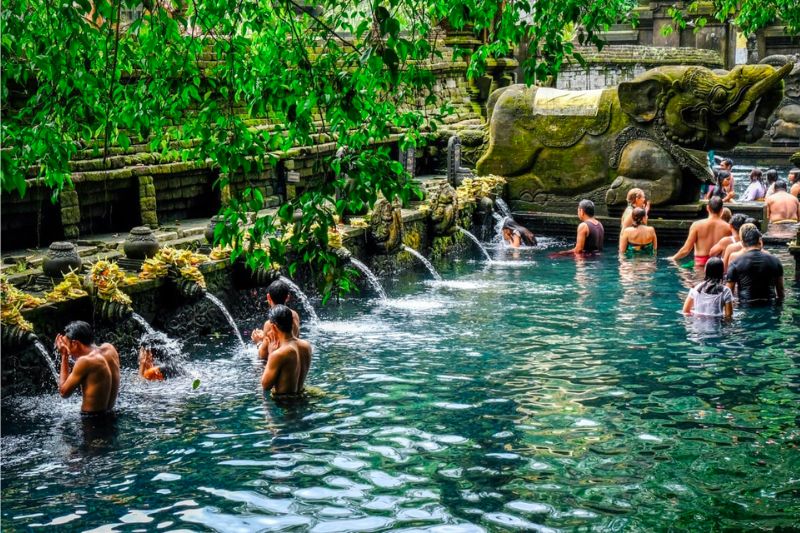 Viếng đền Tirta Empul với suối nước thánh linh thiêng nhất Bali 8