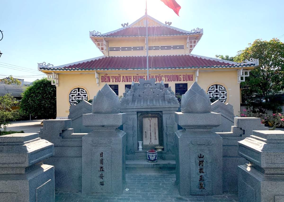 Viếng thăm Di tích lăng mộ và đền thờ Trương Định tại Gò Công 4