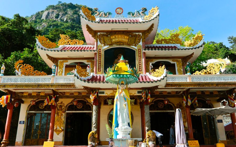 Viếng thăm Điện Bà Linh Sơn Thánh Mẫu nổi tiếng linh thiêng tại Tây Ninh 4