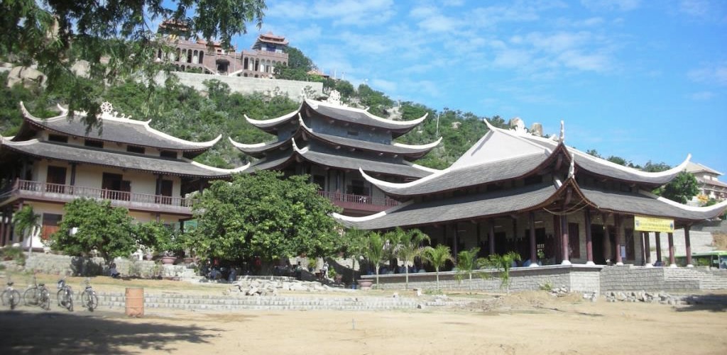 Viếng thăm Thiền viện Trúc Lâm Viên Ngộ ngôi chùa thiêng lớn nhất Núi Đá Chồng 2