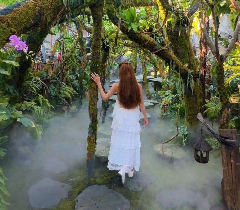 Vườn Thiên Giới, tiệm cà phê gây bão Sài Gòn với thác nước 6.5m