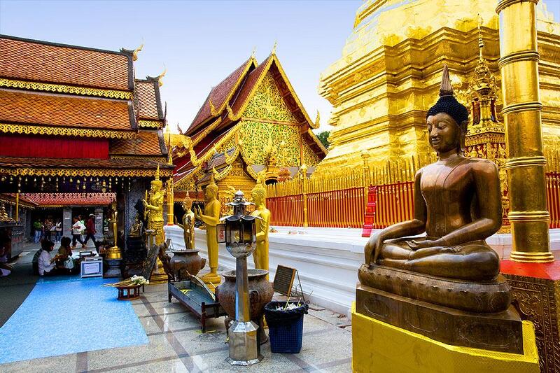 Wat Phra That Doi Suthep lấp lánh ánh vàng bên sườn núi Chiang Mai 6