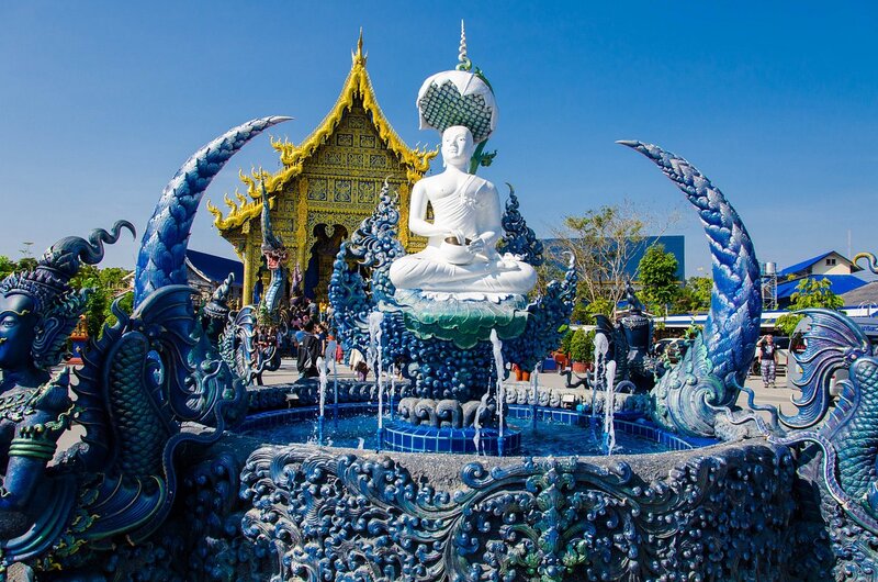 Wat Rong Suea Ten, chùa Xanh rực rỡ một góc trời Chiang Rai 2