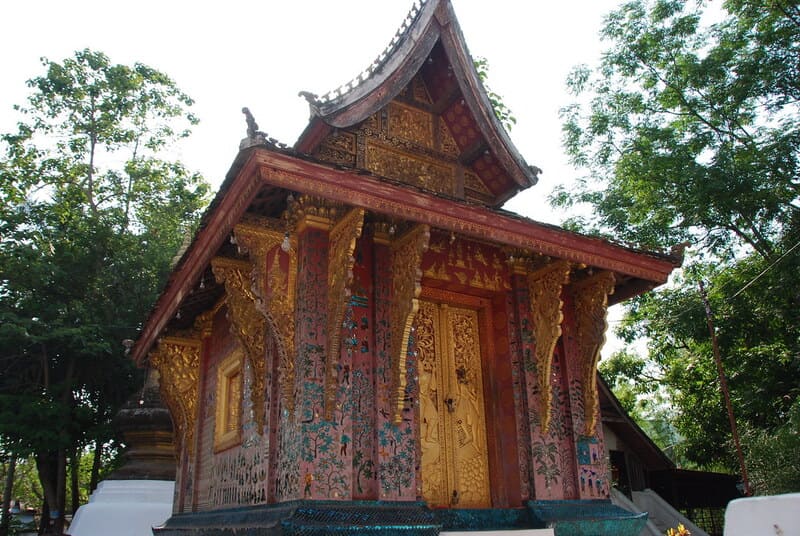 Thế giới tâm linh nhiều màu sắc tại Wat Xieng Thong huyền bí 8