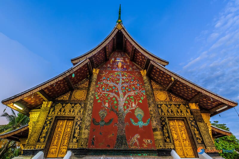Thế giới tâm linh nhiều màu sắc tại Wat Xieng Thong huyền bí 10