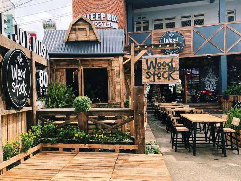 Woodstock Đà Lạt, tiệm cà phê mộc phong cách rustic Tây Âu 2