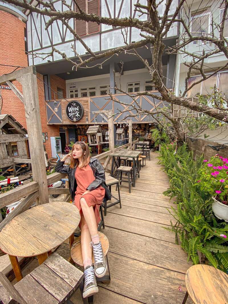 Woodstock Đà Lạt, tiệm cà phê mộc phong cách rustic Tây Âu 5