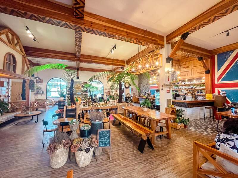 Woodstock Đà Lạt, tiệm cà phê mộc phong cách rustic Tây Âu 4