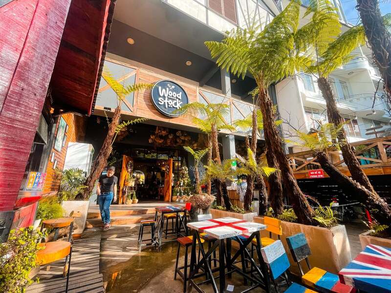 Woodstock Đà Lạt, tiệm cà phê mộc phong cách rustic Tây Âu 3