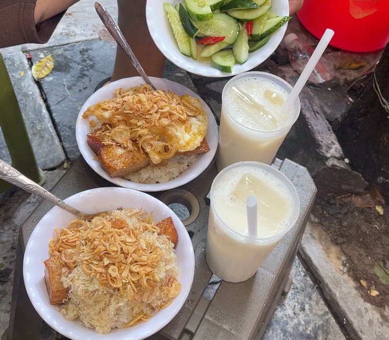 Xôi 74 Bát Sứ: Quán xôi ngon 40 năm giữa lòng phố cổ Hà Nội