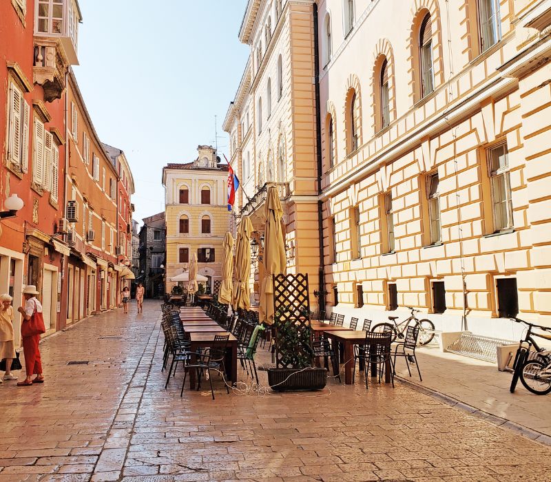 Du lịch Zadar Croatia, khám phá di sản và hoàng hôn ven biển Adriatic 11