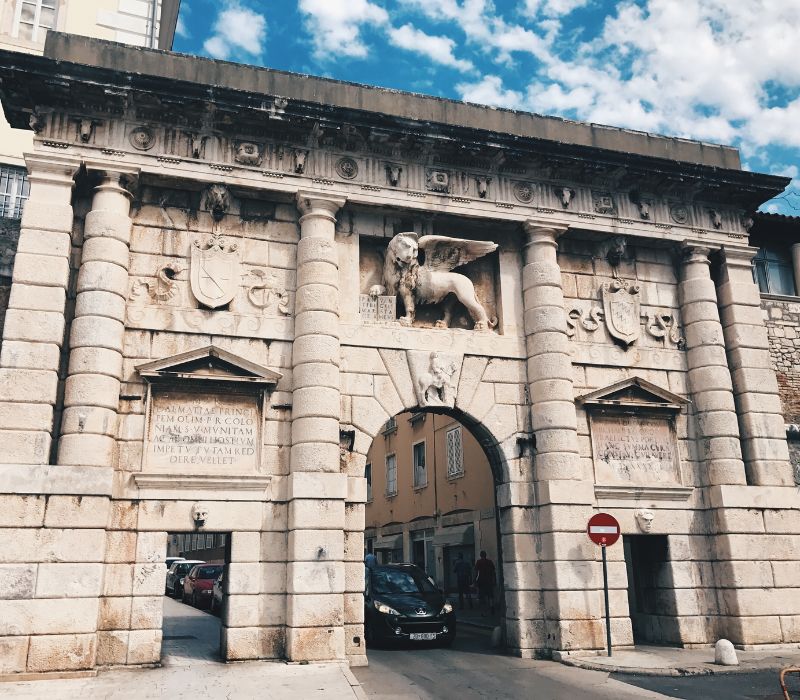 Du lịch Zadar Croatia, khám phá di sản và hoàng hôn ven biển Adriatic 12