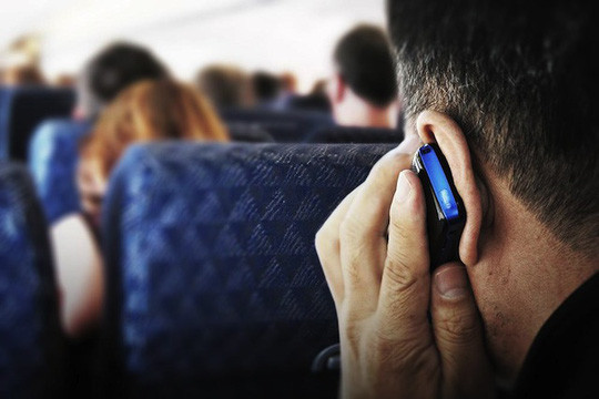 Không tắt điện thoại khi đi máy bay, chuyện gì sẽ xảy ra? 2