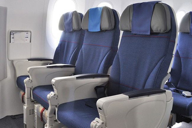Vì sao ghế trên máy bay thường có màu xanh 3
