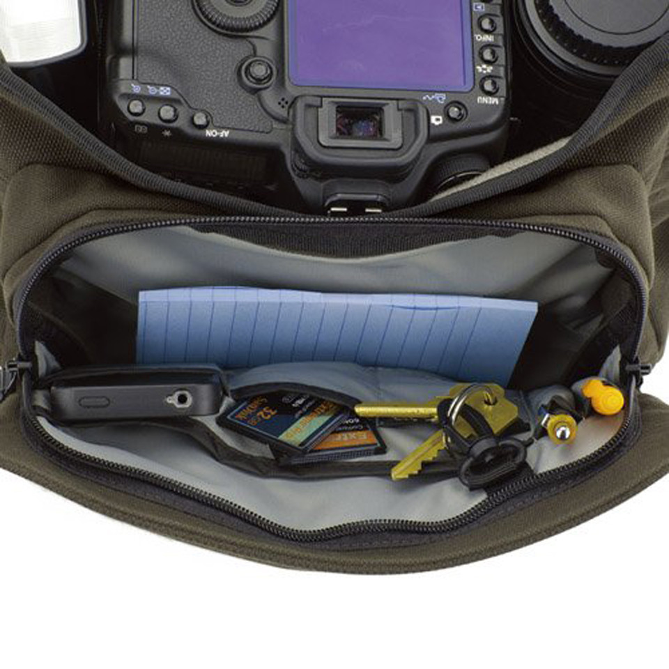 Lowepro Pro Messenger 200 Aw Review Lowepro Pro Messenger 200 Aw - Main Image