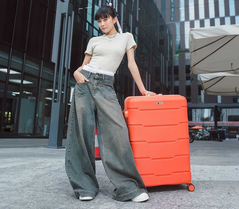 5 mẫu vali màu cam nổi bật dành cho người trẻ năng động