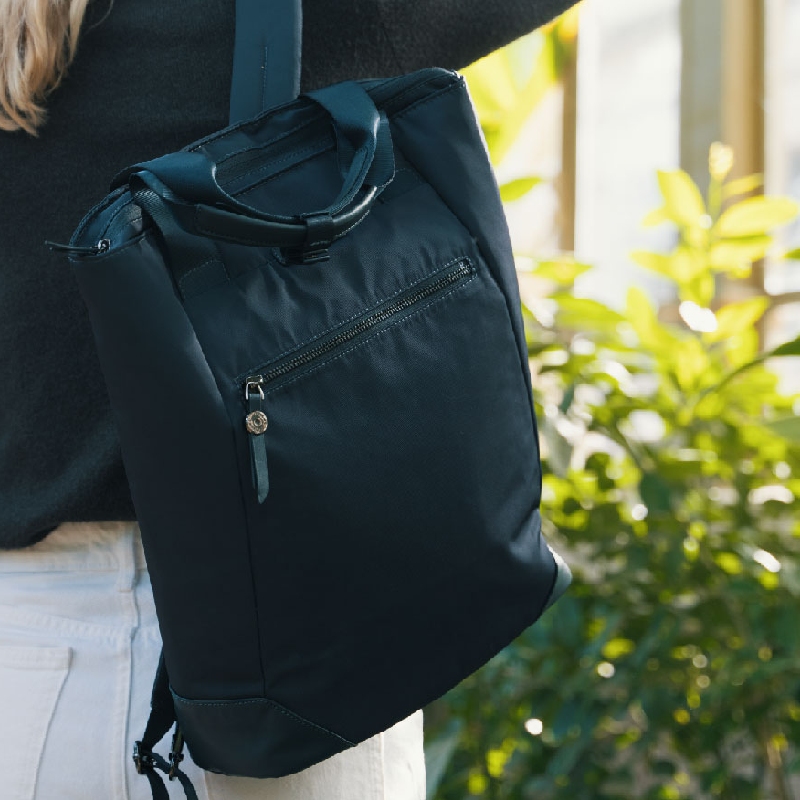 Trải nghiệm trên tay balo chống nước Targus Avila 2