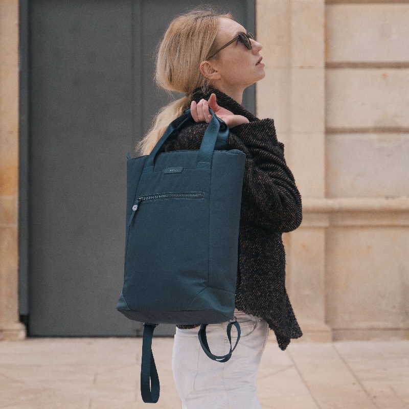 Trải nghiệm trên tay balo chống nước Targus Avila 4