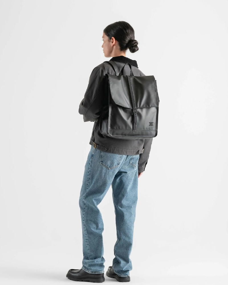 Review thực tế balo chống nước Herschel City Weather Resistant sau những ngày đi mưa 6