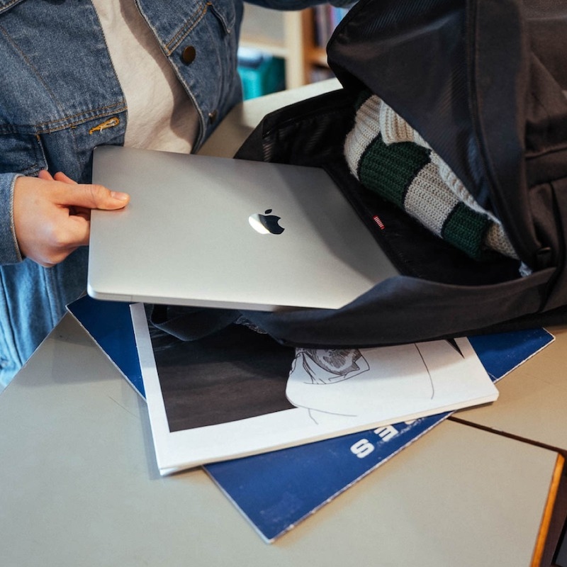 Balo đen trơn Herschel Heritage TM đơn giản nhưng ứng dụng cao 4