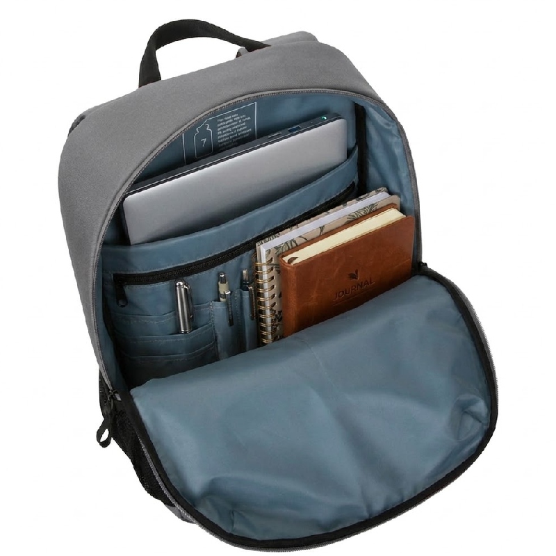 Trên tay balo đi làm chống nước Targus Sagano EcoSmart Campus 4