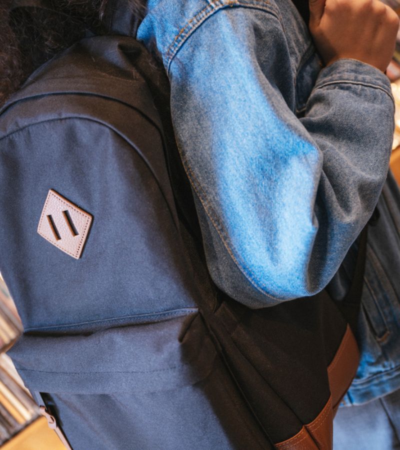 10 mẫu balo học sinh cấp 2 nữ màu đen được yêu thích 4