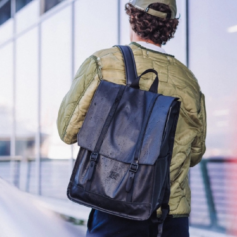 Trải nghiệm balo laptop chống thấm nước Herschel Survey Weather Resistant 2.0 4