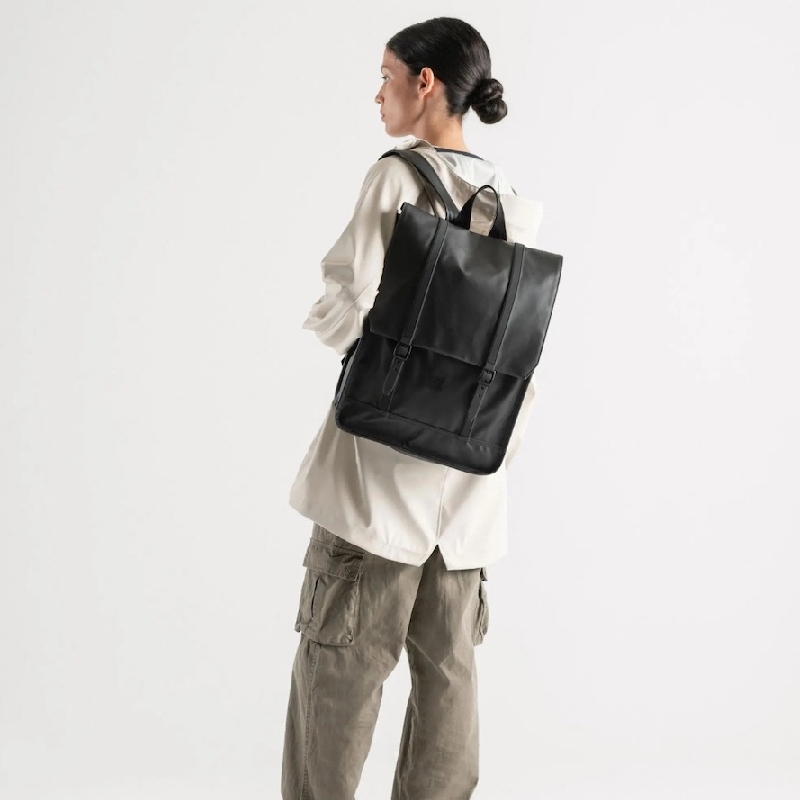 Trải nghiệm balo laptop chống thấm nước Herschel Survey Weather Resistant 2.0 5