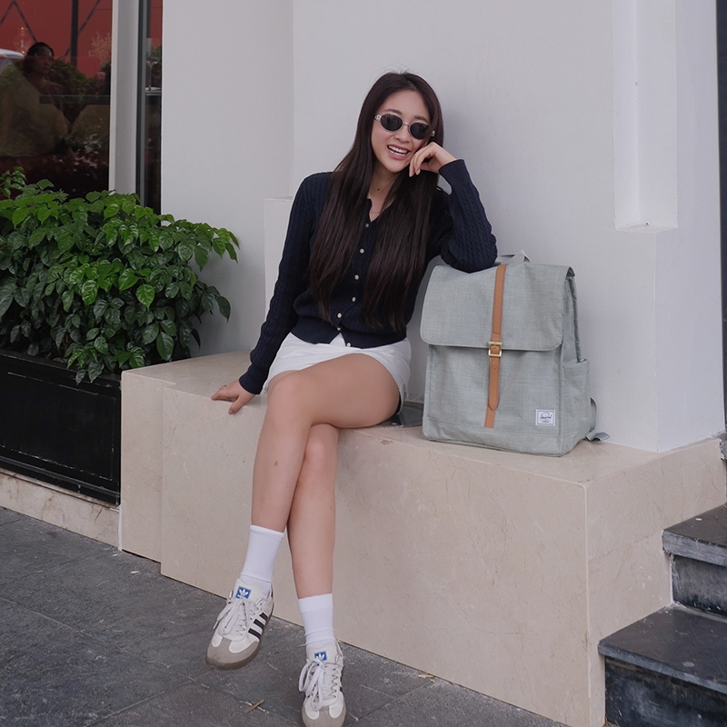 Cảm nhận chân thật balo nữ đựng laptop Herschel City TM 2