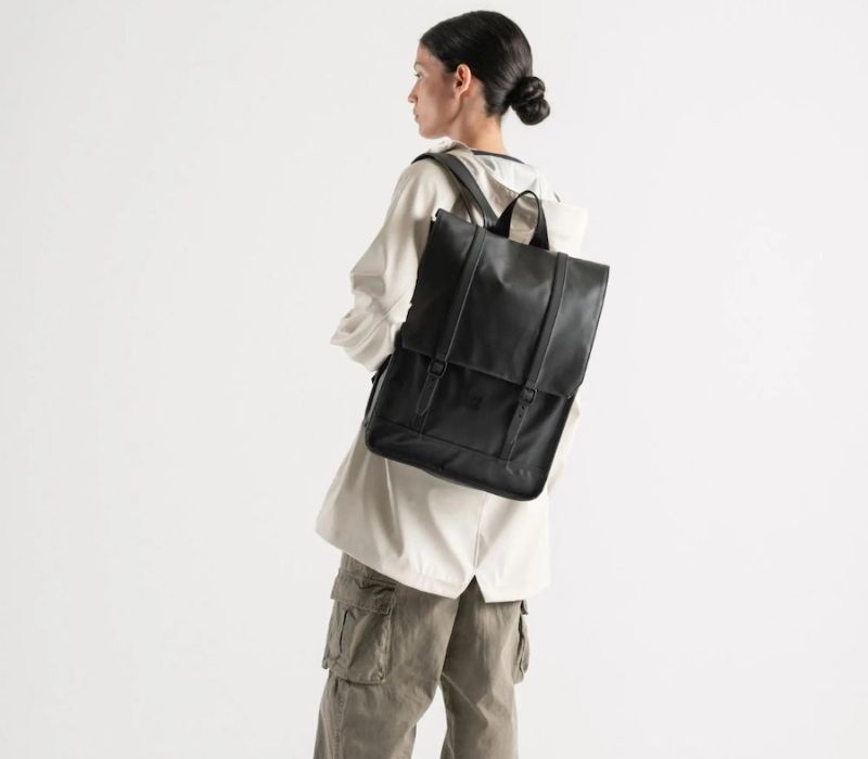 Cách chọn balo du lịch nữ chuẩn dáng, nhẹ và tiện dụng