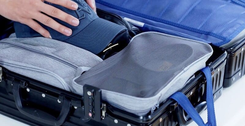 Hướng dẫn cách gấp quần áo gọn vào vali chi tiết nhất 2