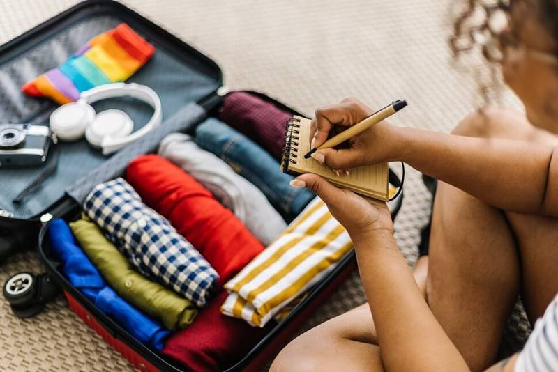 Cách gấp vest cho vào vali và những mẹo nhỏ sắp xếp hành lý bạn cần biết 7