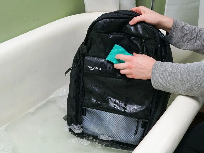 Hướng dẫn cách giặt balo đúng bạn cần biết 5