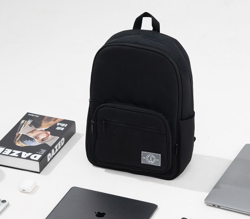 Cặp đi học màu đen cho học sinh cấp 2: Gọn nhẹ và tiện dụng