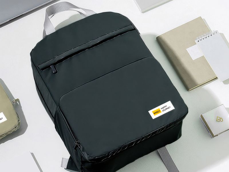 Cặp đi học màu đen cho học sinh cấp 2: Gọn nhẹ và tiện dụng 2