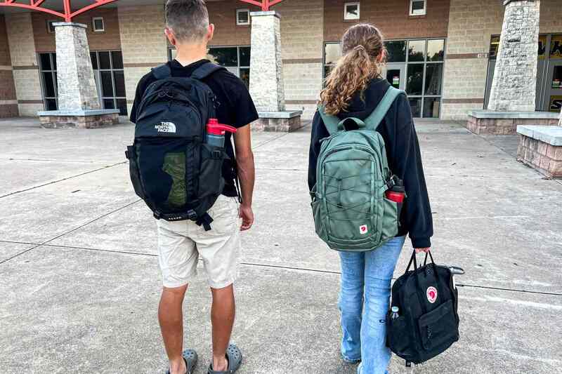 Top mẫu cặp sách đẹp, bền nhẹ cho học tập và làm việc 4