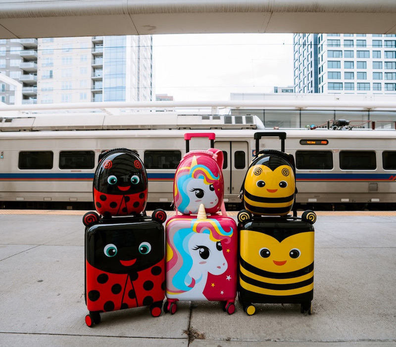 Cặp siêu nhẹ cho bé lớp 1, lựa chọn thông minh bảo vệ cột sống