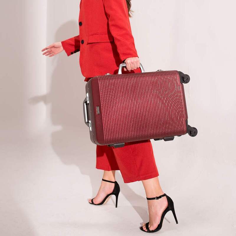 Con gái đi du lịch nên mang gì? Bí quyết chuẩn bị hữu ích 2