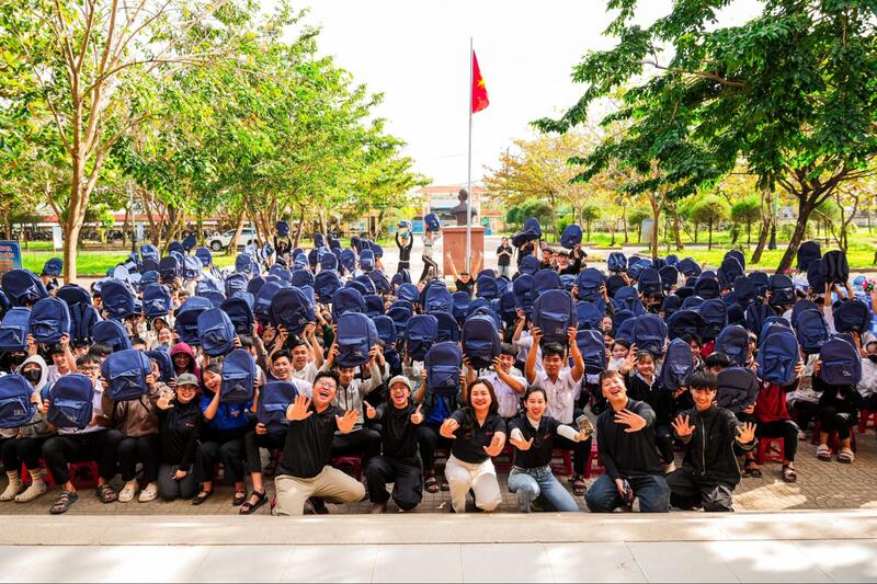 Cùng em trở lại sau lũ 2025 – Hành trình trao 1.000 balo tại 4 điểm trường Đắk Lắk 10