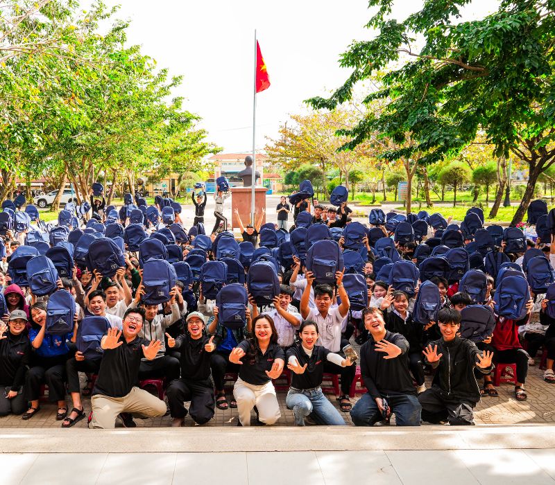 Cùng em trở lại sau lũ 2025 – Hành trình trao 1.000 balo tại 4 điểm trường Đắk Lắk