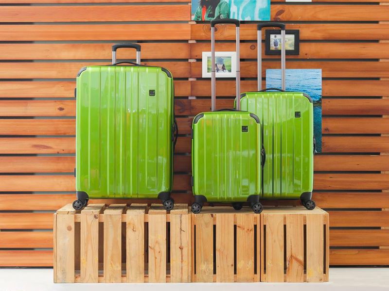 Gợi ý 4 mẫu vali Eminent có thiết kế thời thượng, chất liệu bền bỉ vượt thời gian 5