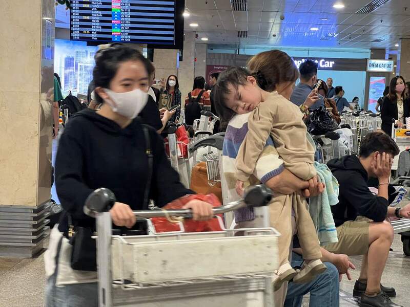 Ngủ qua đêm ở Sân bay Tân Sơn Nhất và những điều bạn nên biết 2